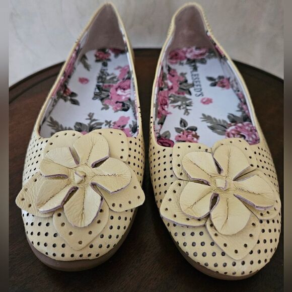 Appleseed's Genuine Leather Yellow Floral Slip-on Flats-Size 8 - Picture 4 of 7